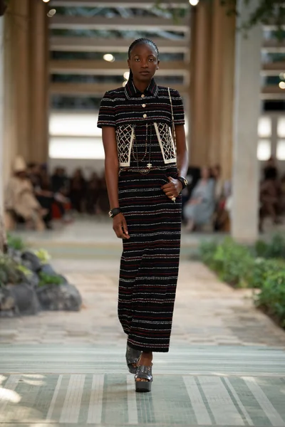Look 27